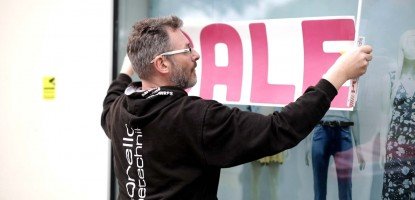 Blasenfreies verkleben von Folienbuchstaben/Aufkleber